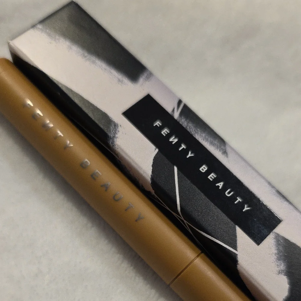 Fenty Beauty Shadowstix in Rich Brown 09 Tira Miss You